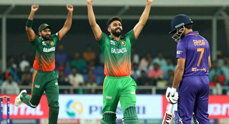 ঢাকা টেস্টের তৃতীয় দিনের চা বিরতি: ৩৪/৪ বিপর্যয়ের ভেতর বাংলাদেশের গোপন সংকট ও ম্যাচের প্রকৃত ভারসাম্য