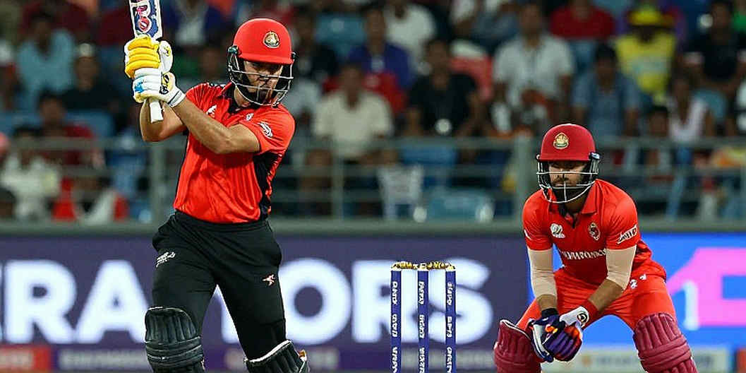 টুপি নামানোর নির্দেশ: পাকিস্তান ক্রিকেটের ক্ষমতা-সংস্কৃতির যে ছবিটা সামনে এল