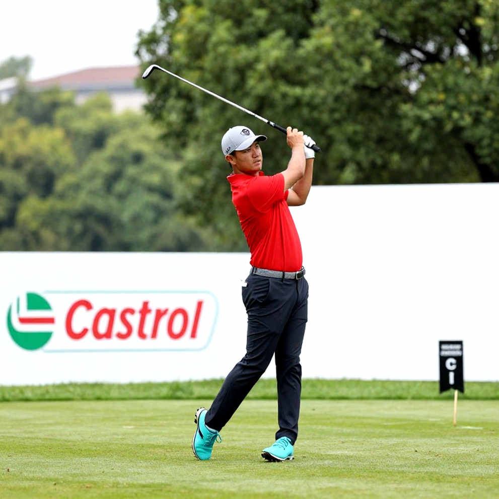 A Ledger of One Shout: Golf Has No Rule for a Spectator, So the Players Are Writing Discipline Themselves A Ledger of One Shout: Golf Has No Rule for a Spectator, So the Players Are Writing Discipline Themselves