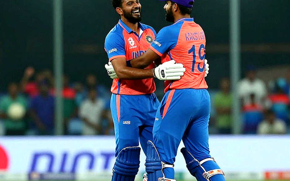 আবুধাবির চুল্লিতে লাল বলের ছন্দ আবুধাবির চুল্লিতে লাল বলের ছন্দ