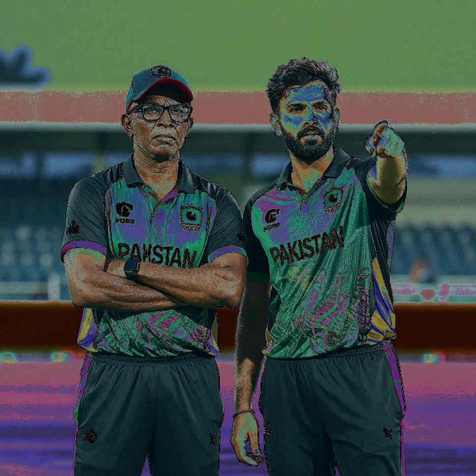আবুধাবির চুল্লিতে লাল বলের ছন্দ আবুধাবির চুল্লিতে লাল বলের ছন্দ