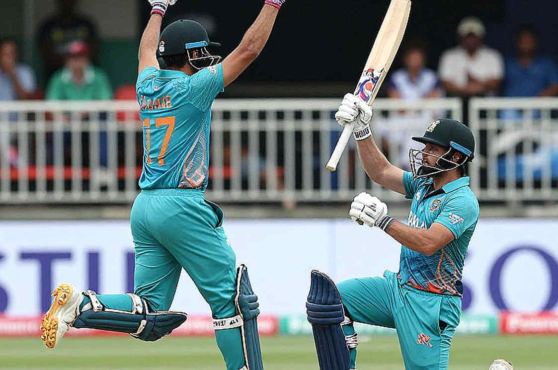হরমনপ্রীত সরে দাঁড়ালেন, স্মৃতি মান্ধানা নতুন অধিনায়ক: ভারতের নারী ক্রিকেটে এক সুশৃঙ্খল উত্তরাধিকারের ভেতরের হিসাব